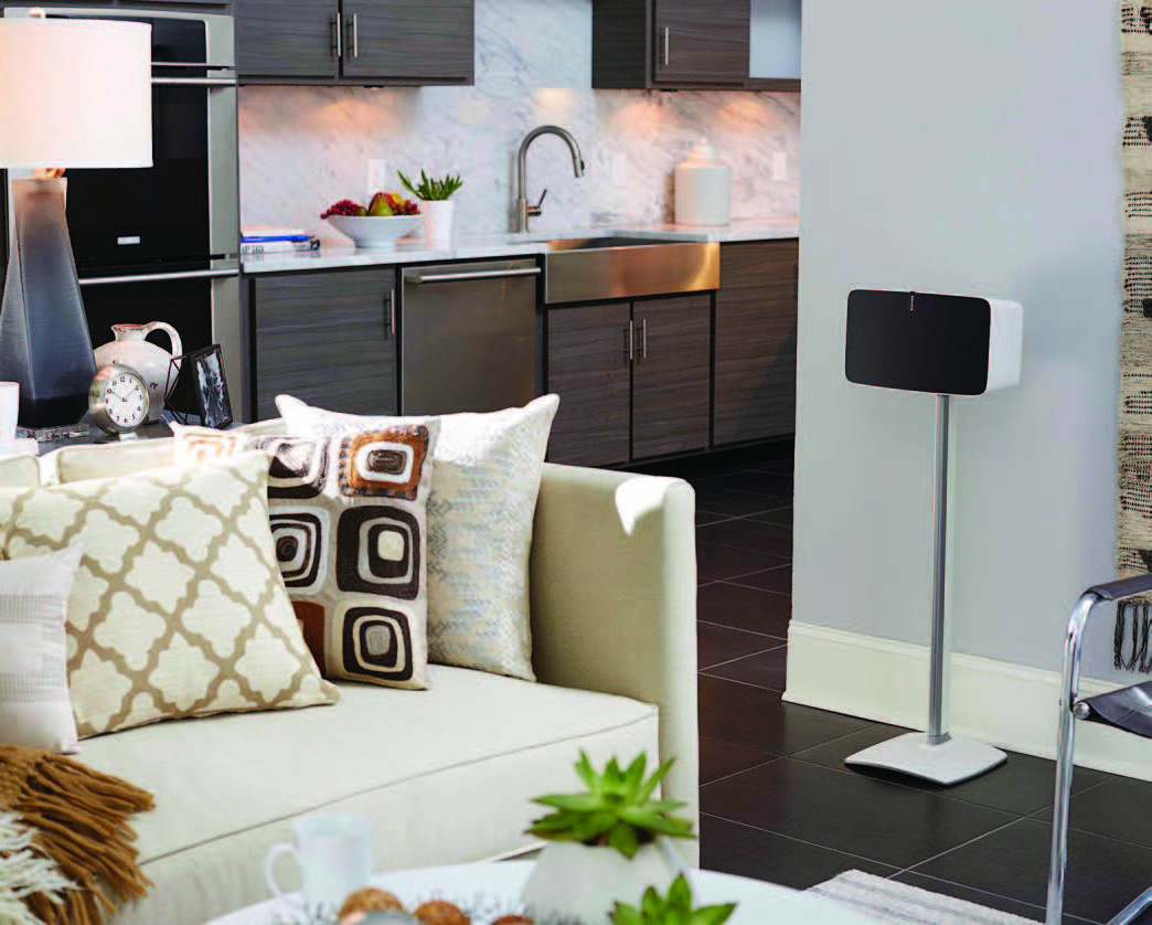 Single WSS51 with speaker in living room, white